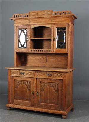 Buffet, lakeret eg, midten af 1900 tallet