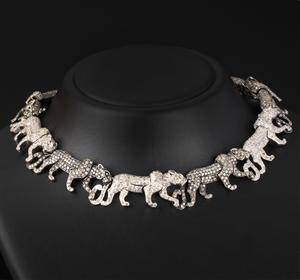 Panter brillanthalsollier af 18 kt. hvidguld, i alt ca. 25.12 ct