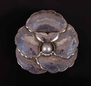 Georg Jensen. Sølvbroche, dessin nr. 113