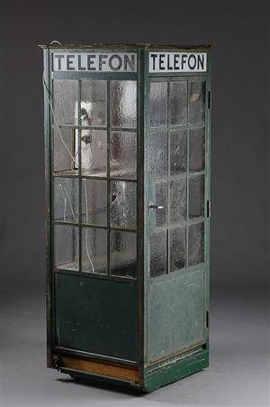 Jens Ingwersen Telefonboks, grønlakeret metal med glasruder, model 1934