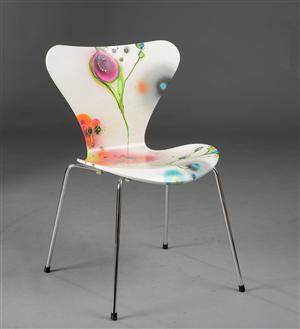 Arne Jacobsen. Stol, model 3107, dekoreret af Rikke Darling