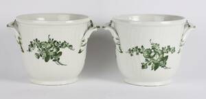 Royal Copenhagen, et par vinkølere urtepotteskjulere med blå blomst dekoration i grøn 2