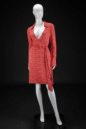 Diane von Fürstenberg. Logokjole, silke. Str. 10