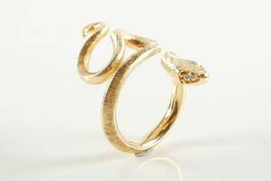 Ole Lynggaard. Snake ring af 18 kt guld, med brillanter 0.02 ct
