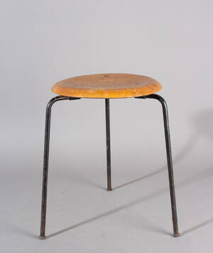 Arne Jacobsen, Tripod Schichtholz Hocker Modell 3170 Dot für Fritz Hansen