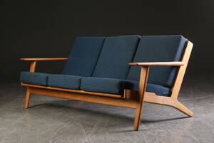 Hans J. Wegner. Trepers. sofa af egetræ, model GE-2903