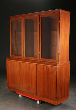Skovby. Reol vitrine af teak 2