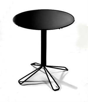 Emanuel Bengtsson, Berga Form, bord Ninja, svart