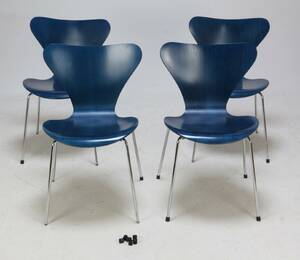 Arne Jacobsen 1902-1971 Sæt på fire stole, model 3107 4