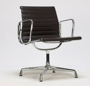 Charles og Ray Eames Kontorstol model EA-108