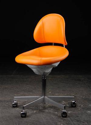 Bruno Mathsson. Saga Supportstol, orange læder