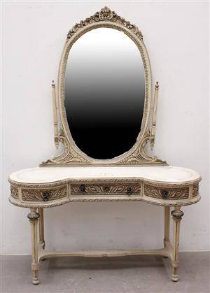 Toilettebord. gustaviansk stil