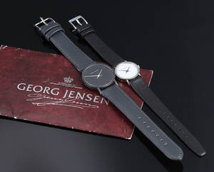 Henning Koppel for Georg Jensen. Herre- og dameur i stål med hvid og sort skive, ca. 2000 2