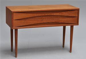 Arne Vodder, kommode af teak