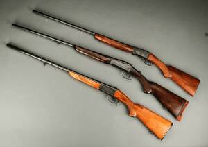 Tre glatløbede enkeltskudsbøsser. Beretta, AYA og Baikal 3