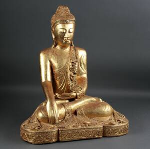 Thailandsk Buddha af guldfarvet træ med flusser, 20årh.
