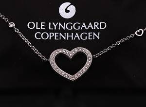 Ole Lynggaard. Collier af 18 kt. hvidguld prydet med brillanter