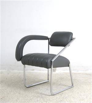 Eileen Gray, Armlehnstuhl Modell Non Conformist von ClassiCon