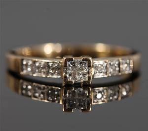 Ring i 18k guld med diamanter, 0.20 ct