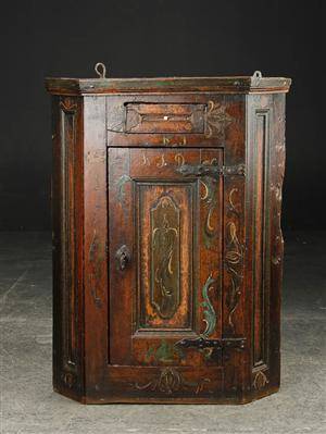 Barok hjørneskab, eg, 1700-tallet