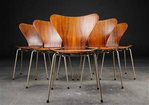 Arne Jacobsen. Seks stole af palisander, model 3107 6