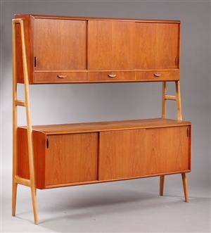 Kurt Østervig. Skænk med overdel, teak og eg, model 50