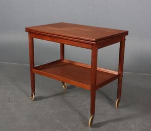Dansk møbelproducent. Serveringsvog af teak.