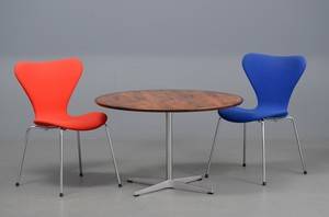 Arne Jacobsen, sofabord af Rio Palisander samt to stole, model 3107, Syveren 3