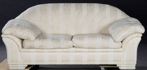Sofa im Hollywood Regency Stil Diese Ware steht erneut zur Auktion unter der Warennummer 4789101