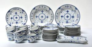 Royal Copenhagen Kgl. P. Musselmalet halvblonde, dele til kaffe- og spisestelca. 73