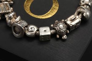 Pandora. Sølvarmbånd med charms