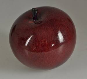 Harry Oxenblå, äpple i glaserad keramik