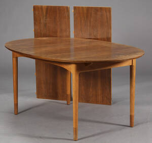 Dansk møbelproducent. Spisebord, bøgevalnød, 1950erne