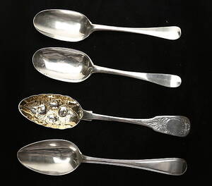 SKEDAR 4 st, silver, varav 3 st utländska och 1 st Sverige 1790.