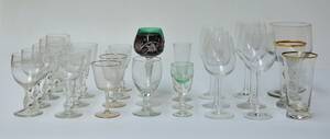 En samling div. glas. 27