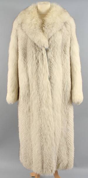 Saga Fox, Silverräv, kappa, lång modell, storlek 36