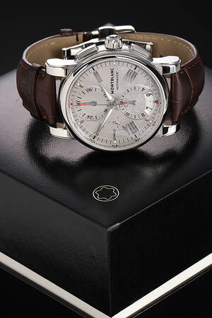 Montblanc Star 4810 Chronograph. Herrechronograf i stål med sølvfarvet skive - boks cert. 2018