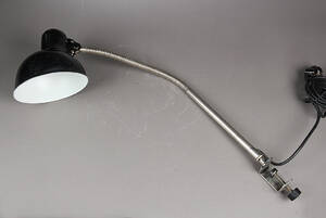Christian Dell. Kaiser Idell bordlampe af sortlakeret metal med flexarm, til montering på bord.