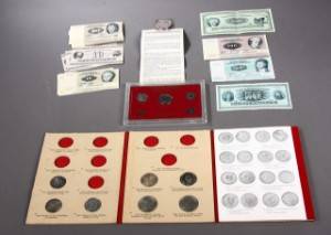 Danmark. Samling pengesedler og mønter, bl.a. `plovmand´ 1967 A0