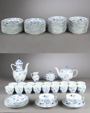 Royal CopenhagenKgl. P. Musselmalet, riflet og halvblonde kaffe og testel 68