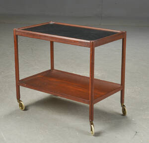Ludvig Pontoppidan. Serveringsbord af mahogni med plade af sort formica.