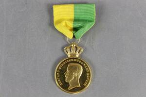 Medalj i guld 23 k Gustaf V Sveriges. Göt. O. Vend. Konung