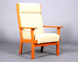 Hans J. Wegner. Højrygget lænestol af eg, model GE-181A