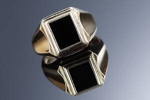 Retro herrering af 14 kt. guld prydet med sort onyx, ca. 1950-60erne