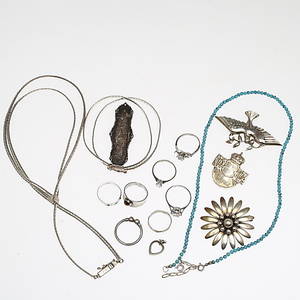 PARTI SILVERSMYCKEN BIJOUTERIER, bl.a ringar, broscher och halsband.