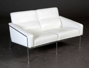 Arne Jacobsen. To-personers sofa, model 3302 Lufthavnssofa