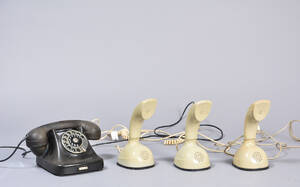 Ericsson, 3 Cobra telefoner samt sort bordtelefon 4