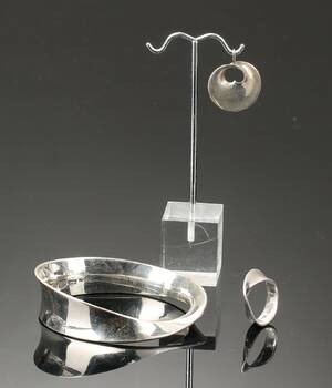 Vivianna Torun Bülow-Hübe for Georg Jensen, tre sølvsmykker 3