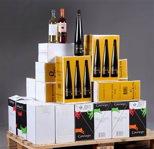 Palle med vin ialt 180 fl., rød-, hvid- og rosévin 180