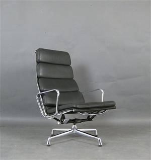 Charles Ray Eames, lounge fåtölj modell Soft Pad EA 222 av Vitra